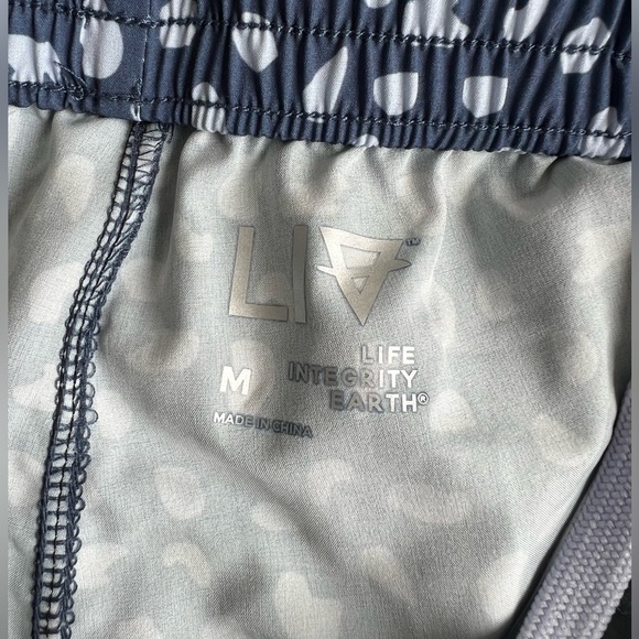 Liv Outdoor Minerva Printed Woven Shorts - Picture 3 of 6